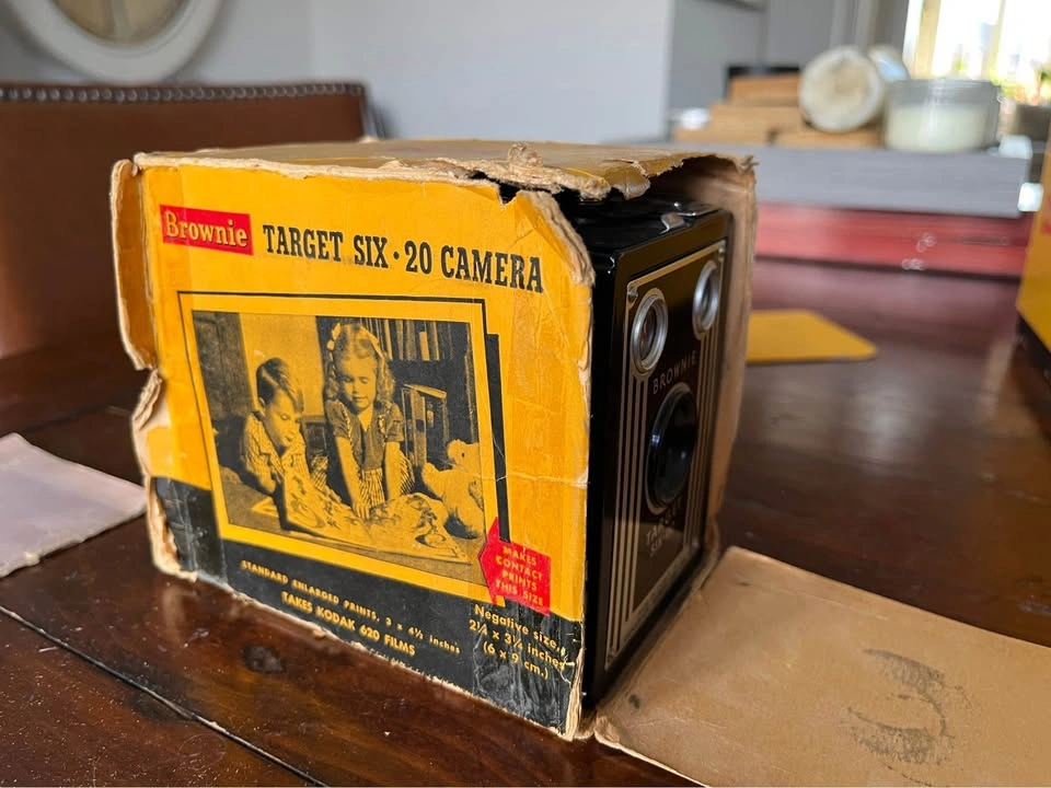 Kodak Brownie Target Six-20 old camera - photo 2