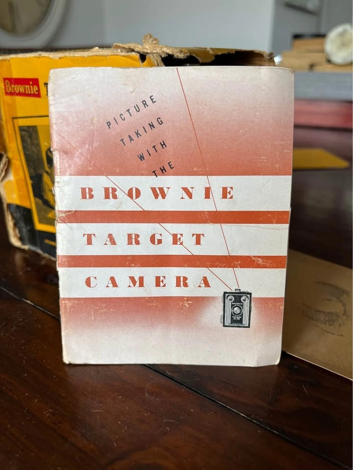 Kodak Brownie Target Six-20 old camera - photo 3