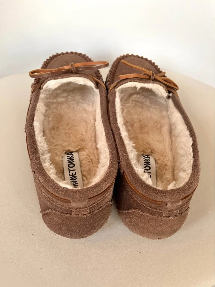 Minnetonka ladies brown suede leather slippers size 11 - photo 3