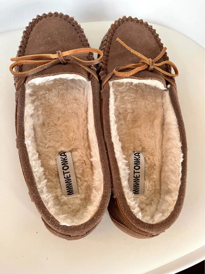 Minnetonka ladies brown suede leather slippers size 11 - photo 4