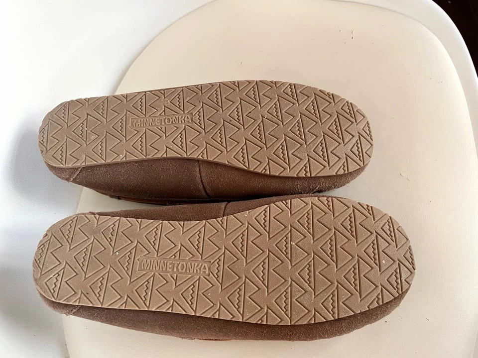 Minnetonka ladies brown suede leather slippers size 11 - photo 5