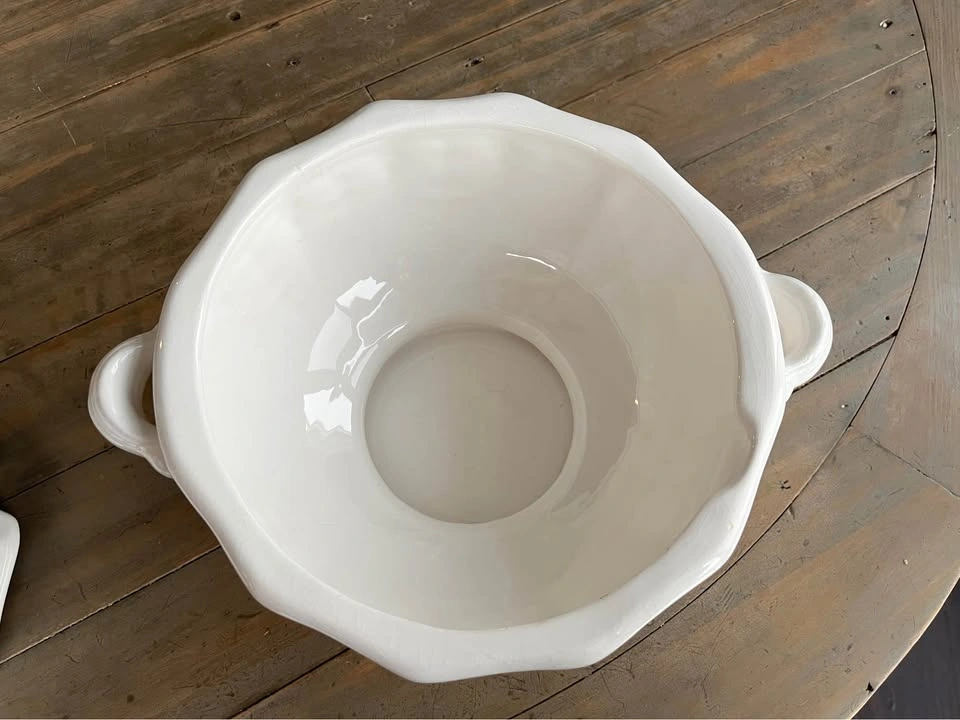 Beautiful white soup tureen - photo 2