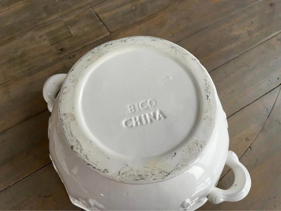 Beautiful white soup tureen - photo 3