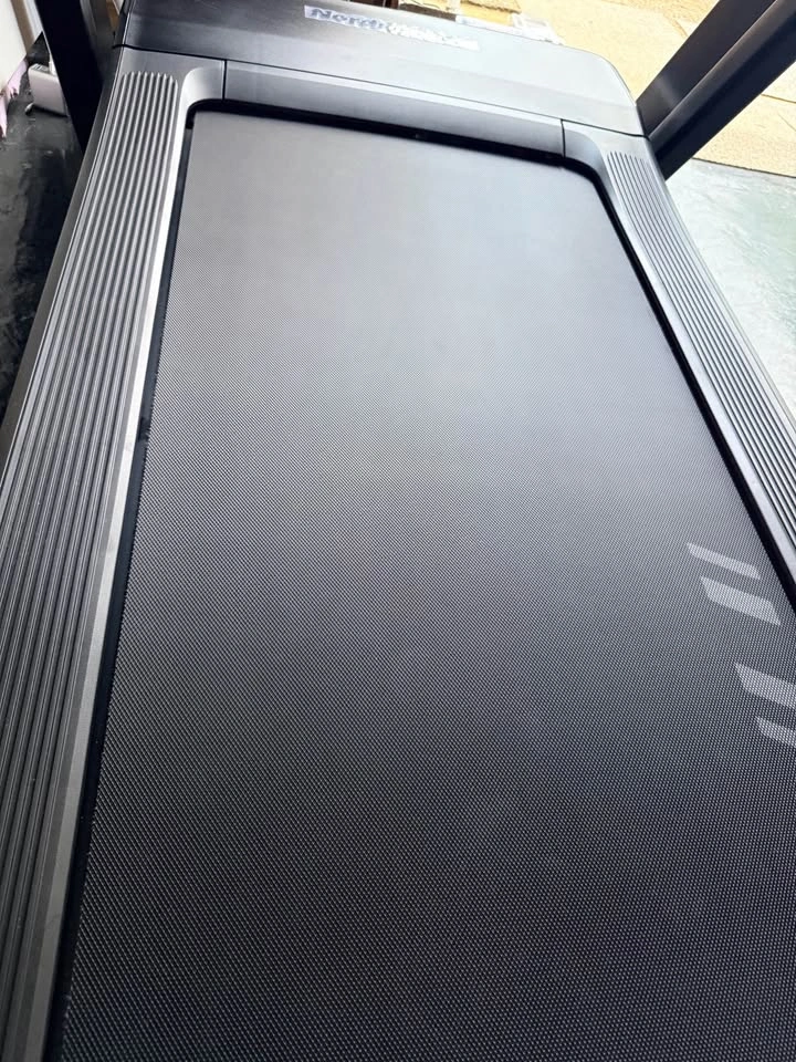 NordicTrack Commercial 2450 Treadmill - photo 4