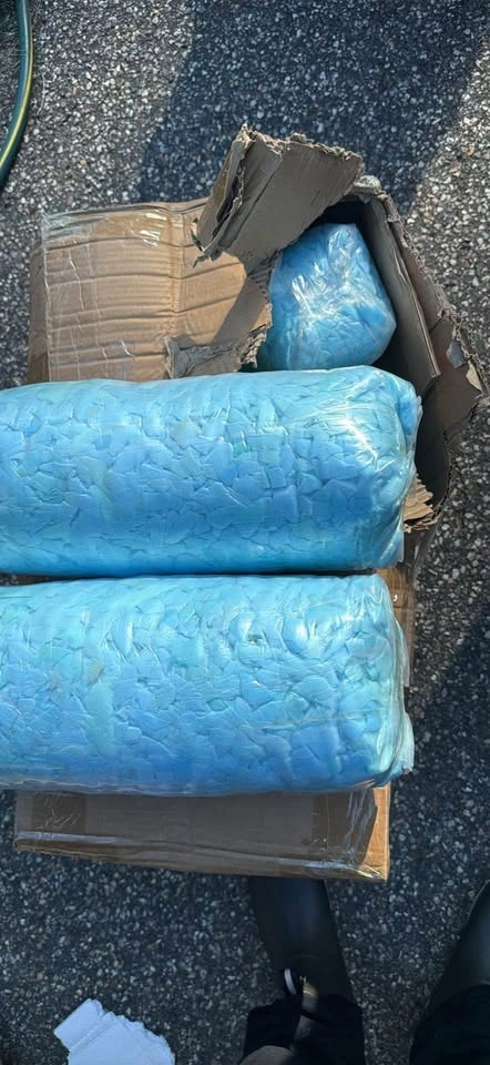 40lbs of foam filling - photo 2