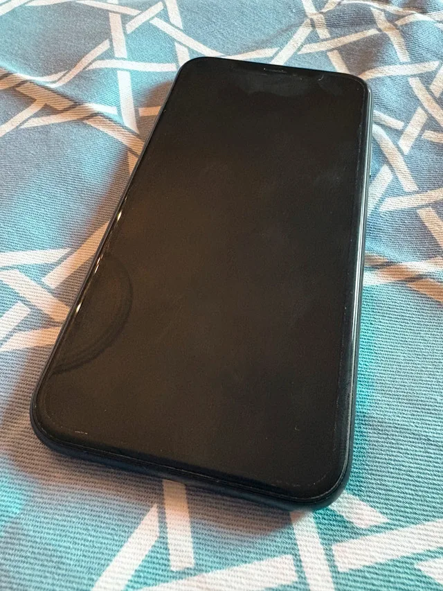 Black iPhone XR – 83% Battery Health, Like New! ⚡ thumbnail