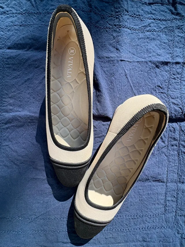 ✨ Vivaia Julie Pro Almond-Toe Chunky Heels – Like New! thumbnail