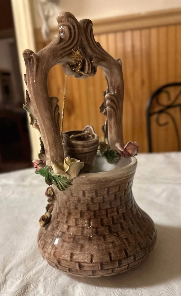 Vintage Capodimonte Porcelain Wishing Well Planter/Ornament - photo 4