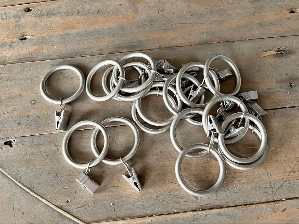 1 1/2” curtain rings with clips (for 1” curtain rods) (18 total)