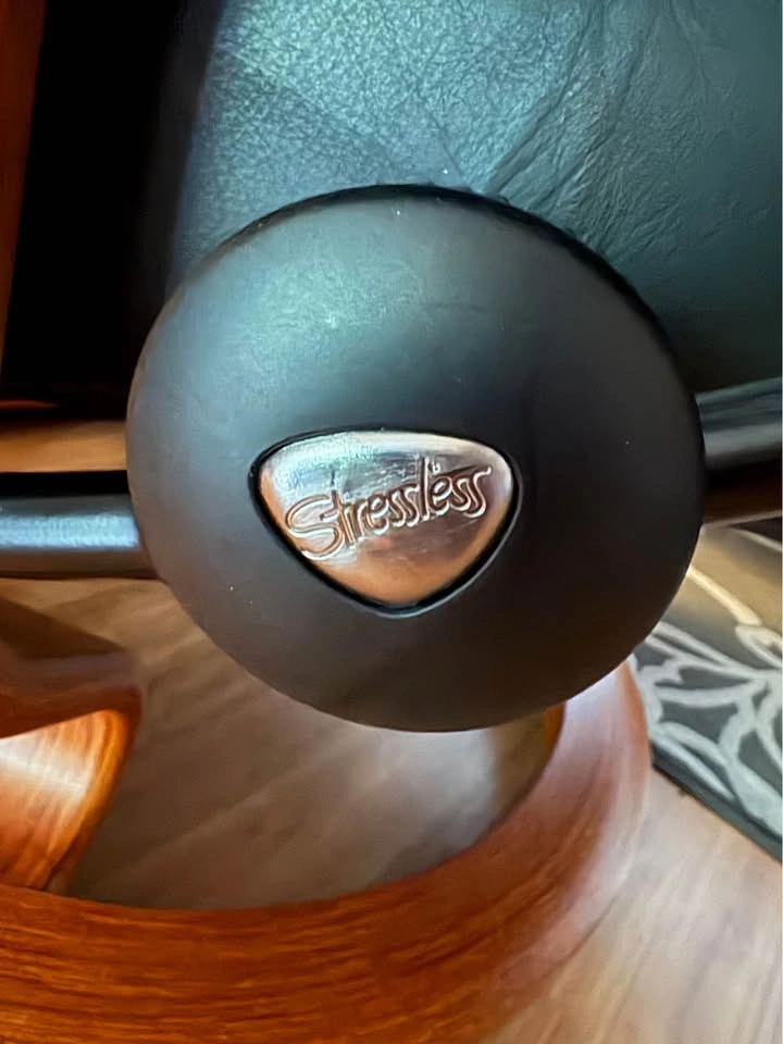 Vintage Ekornes Stressless Leather Recliner – Black / Teak - photo 2