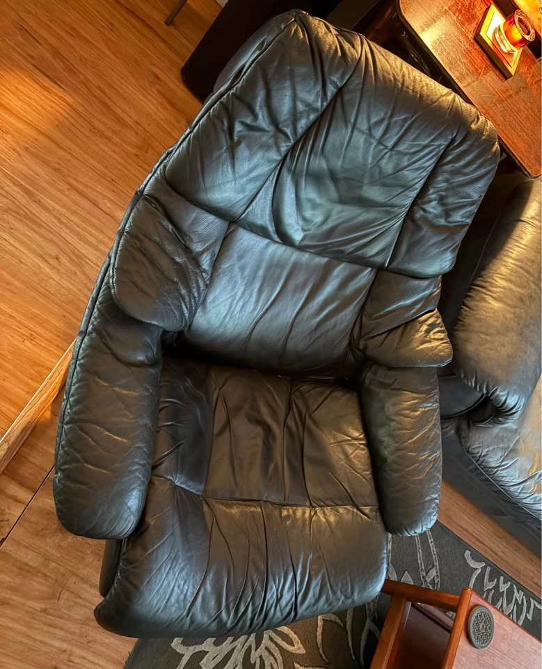 Vintage Ekornes Stressless Leather Recliner – Black / Teak - photo 4