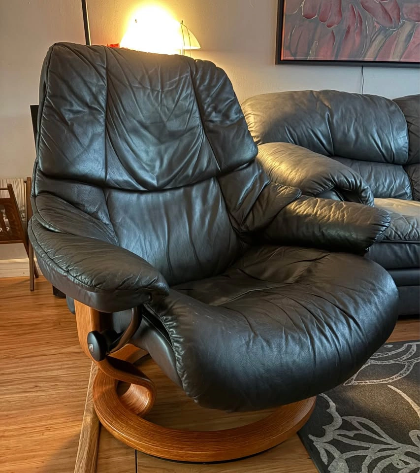 Vintage Ekornes Stressless Leather Recliner – Black / Teak - photo 5
