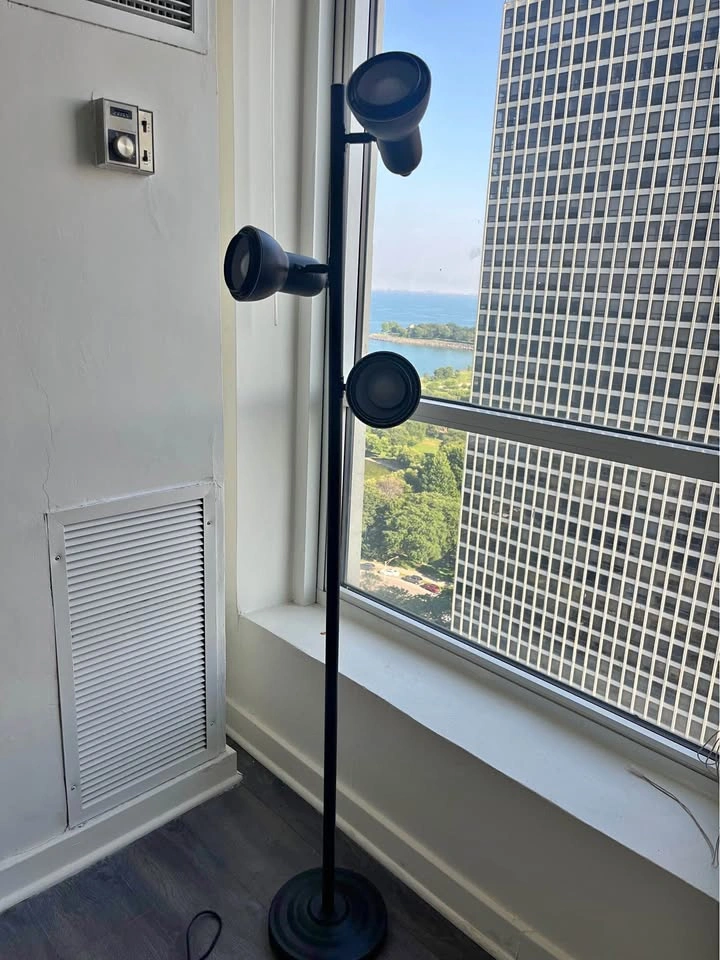 Floor lamp