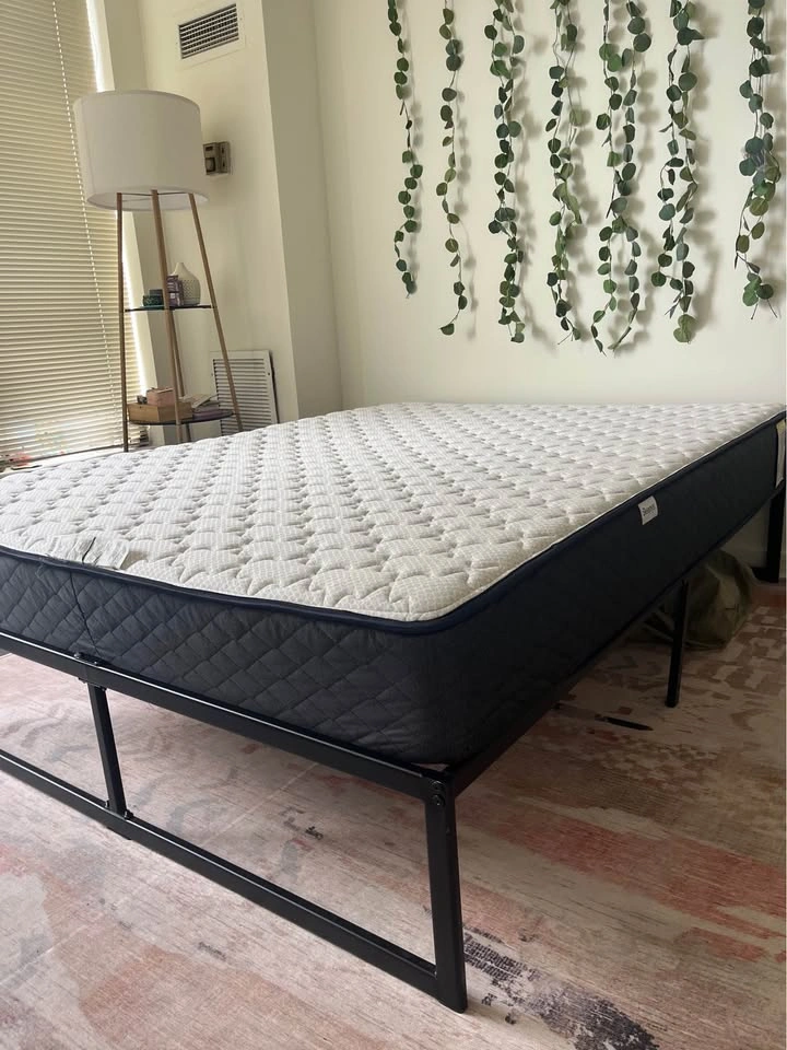 Queen size mattress + bedframe - photo 2