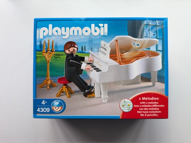 Playmobil grand piano