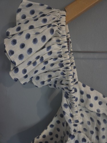 H&M blue and white polka dot camisole with ruffle straps - photo 5