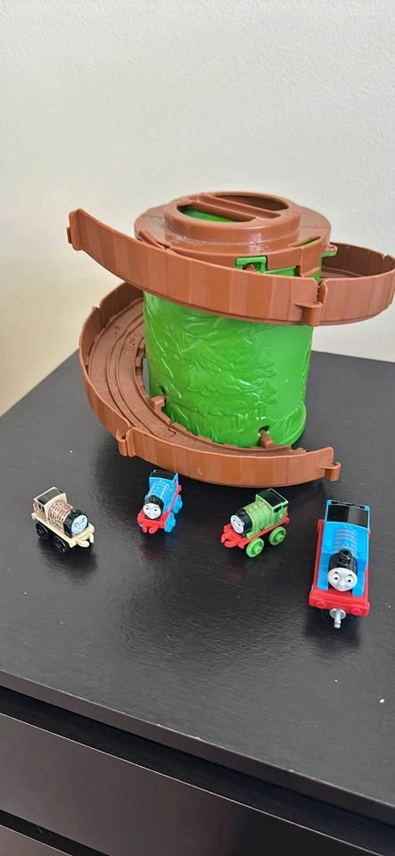 Thomas & Friends Minis Spiral Tower Playset with 4 Trains