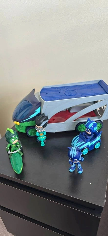 PJ Masks PJ Seeker Playset with Figures and Vehicles