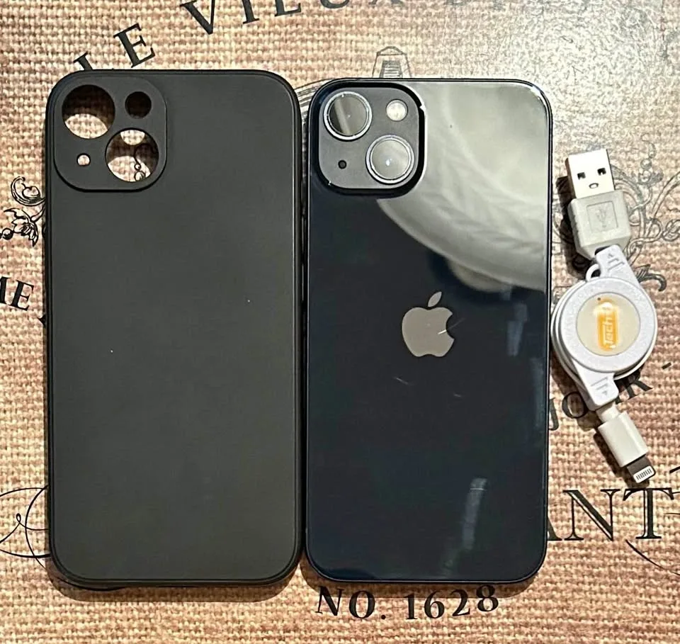 (86%) iPhone 13 128GB - Great Condition + Accessories