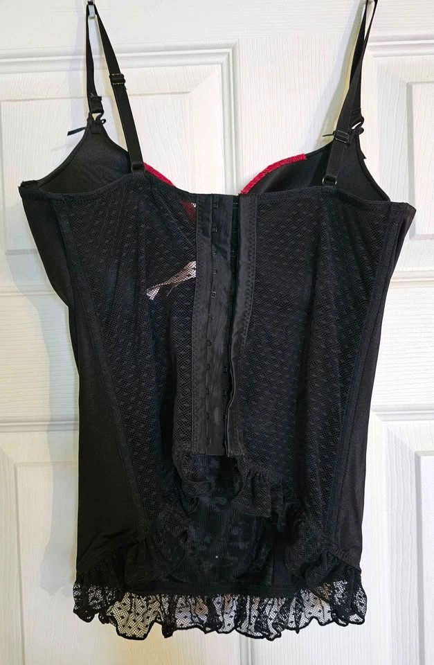 La Vie en Rose Gothic Black & Red Lace Bustier Corset - 36B - photo 2