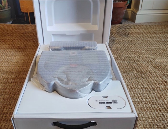 Brand New Dyson 360 VIS NAV Vacuum - photo 3