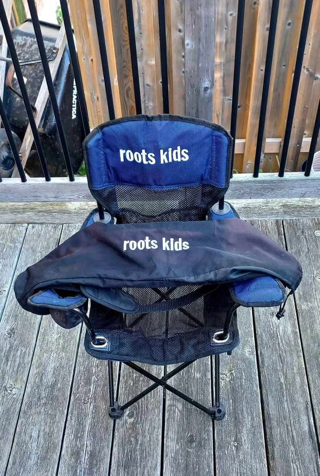 Roots Kids Folding Camping Chair Like New - photo 2