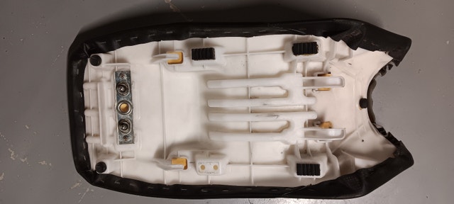 Original 2008 Suzuki V-Strom 650 seat - photo 2