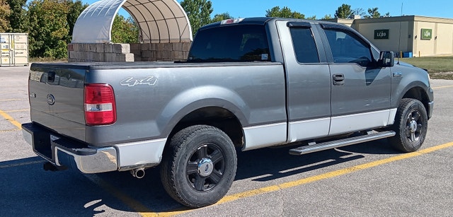 F150 lovers! 2005 4.6L 4x4 pick-up for sale!