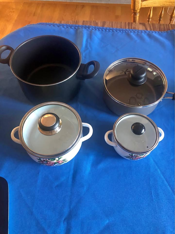 Four Pots in Great Condition