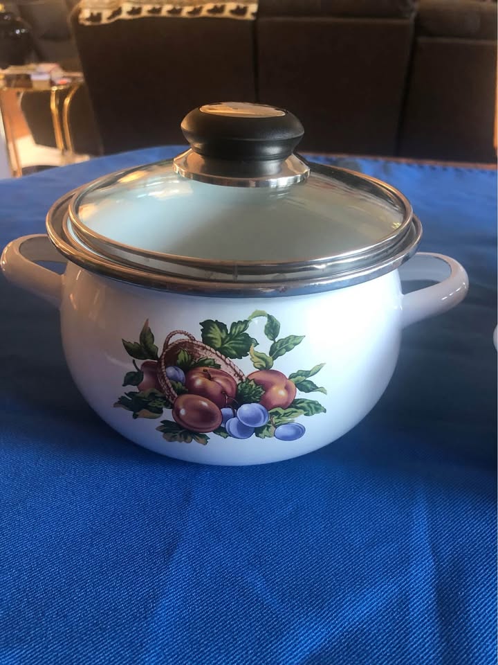 Four Pots in Great Condition - photo 2