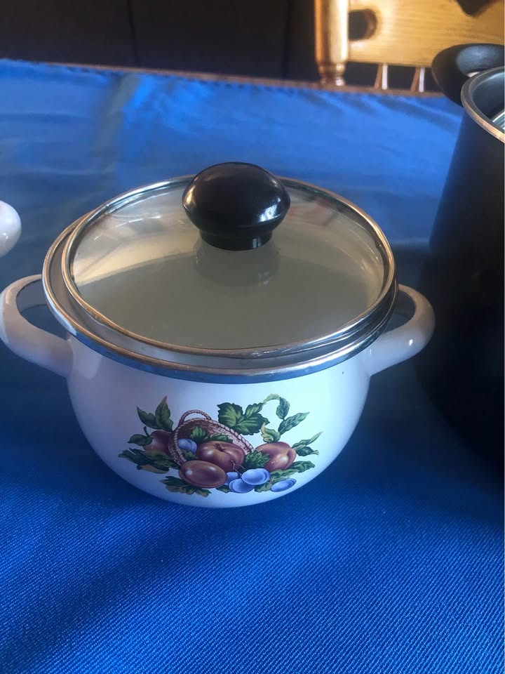 Four Pots in Great Condition - photo 3