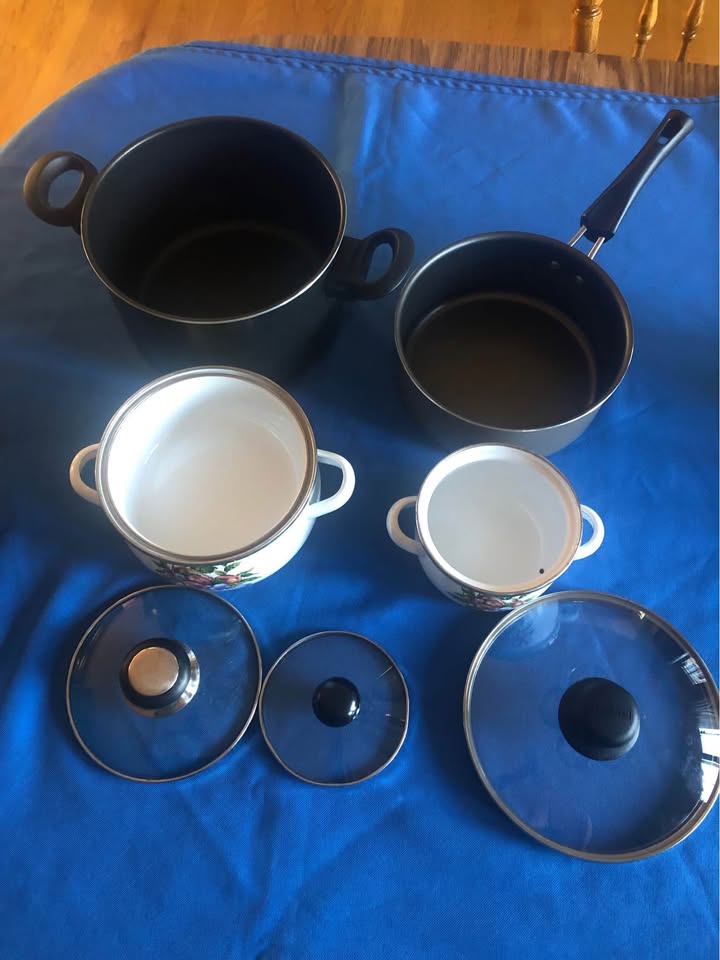 Four Pots in Great Condition - photo 4