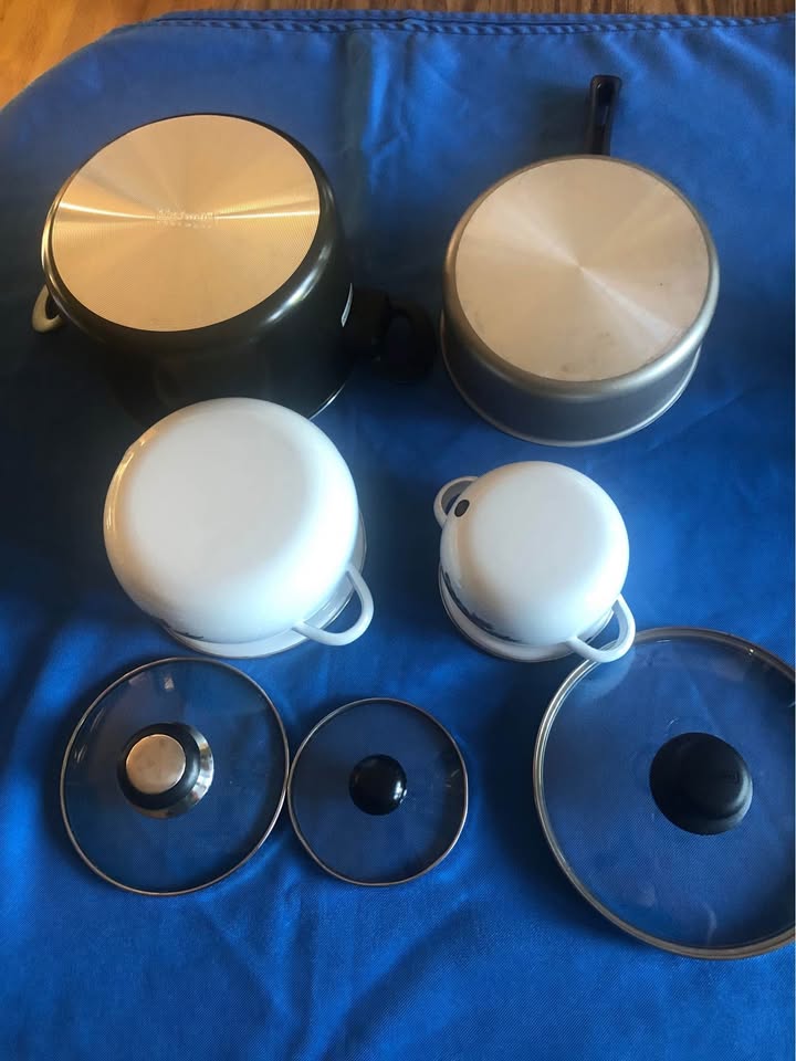 Four Pots in Great Condition - photo 5