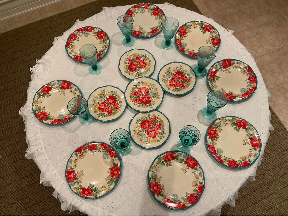 Pioneer Woman Vintage Dinner Plates, Salad Plates & Glasses - photo 2