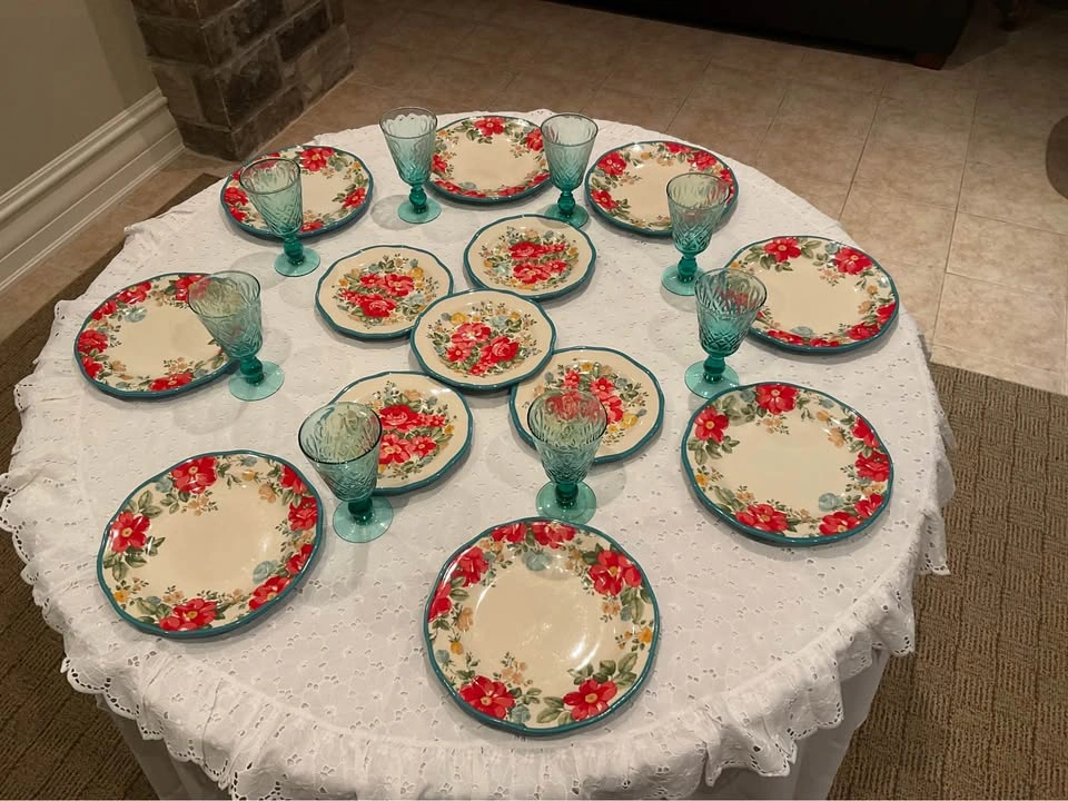 Pioneer Woman Vintage Dinner Plates, Salad Plates & Glasses - photo 3