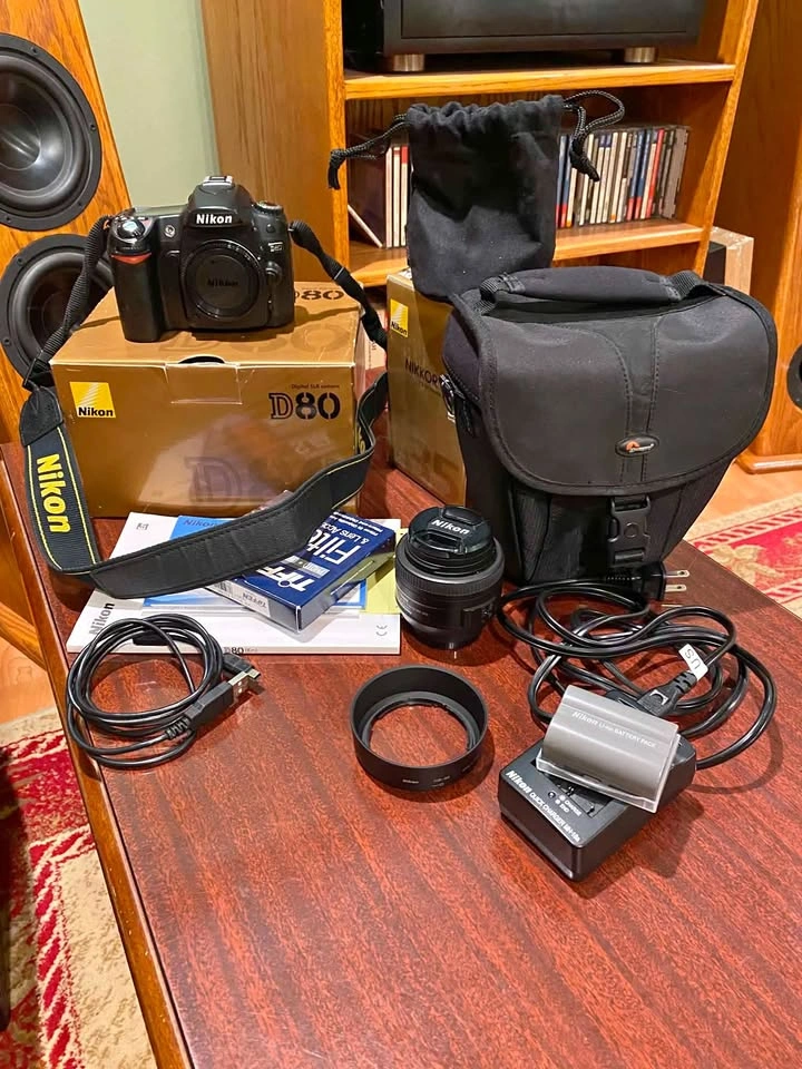 Nikon D-80 with Nikkor 35mm f/1.8 Lens