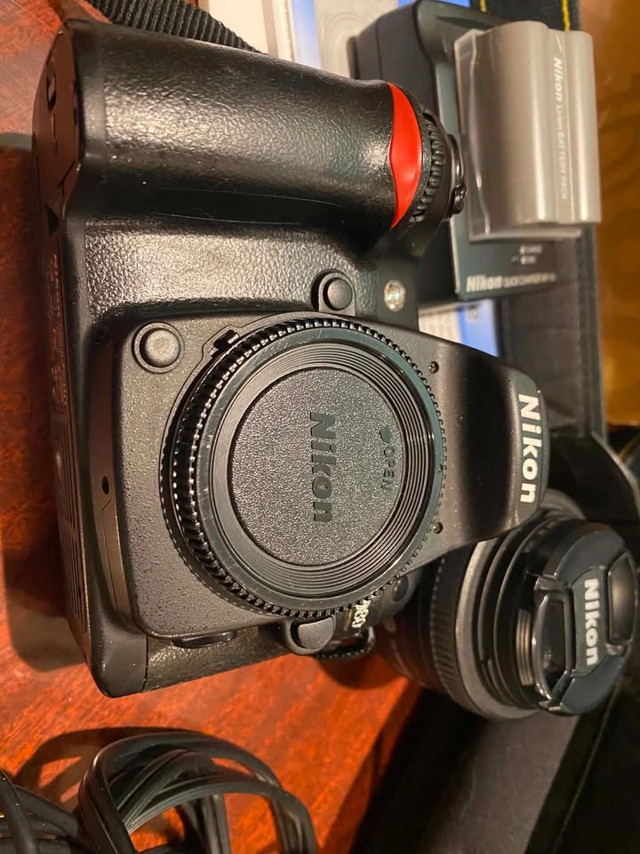 Nikon D-80 with Nikkor 35mm f/1.8 Lens - photo 5