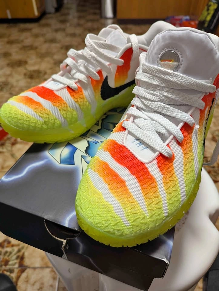Nike Ja 3 SE Christmas size US M9.5 W11