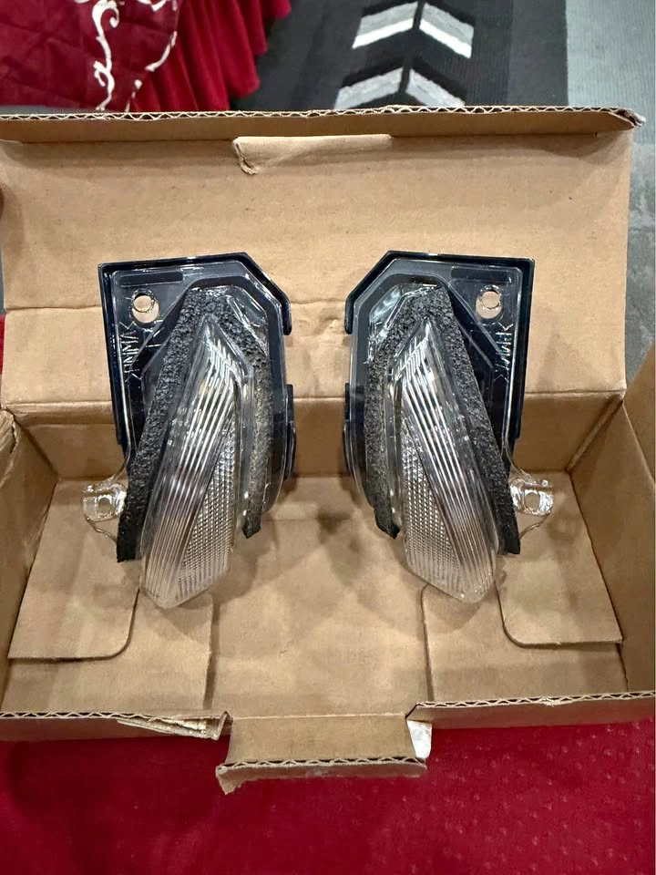 Toyota Corolla side mirror marker light