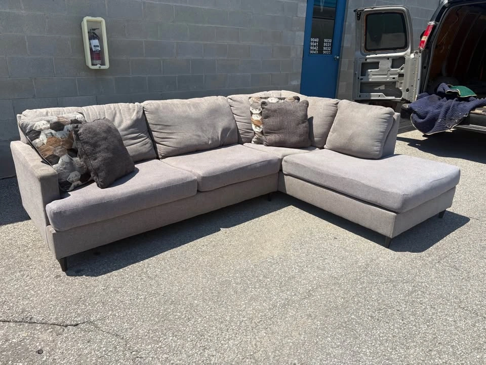 Grey Large Sectional Sofa with Chaise - Free Delivery - photo 3