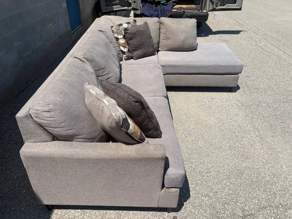 Grey Large Sectional Sofa with Chaise - Free Delivery - photo 4