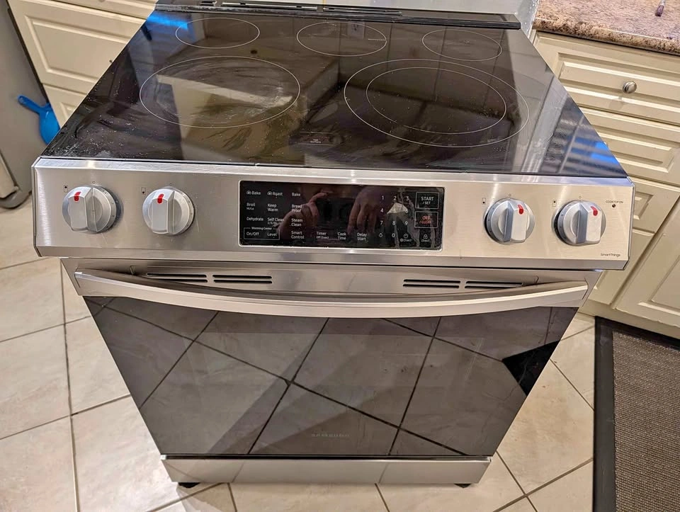 Samsung 30" 6.3 cu. Ft. Smart Electric Slide-in Range