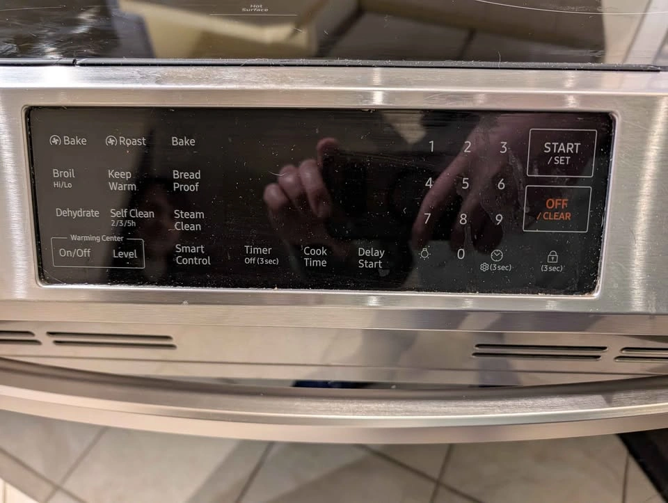 Samsung 30" 6.3 cu. Ft. Smart Electric Slide-in Range - photo 5