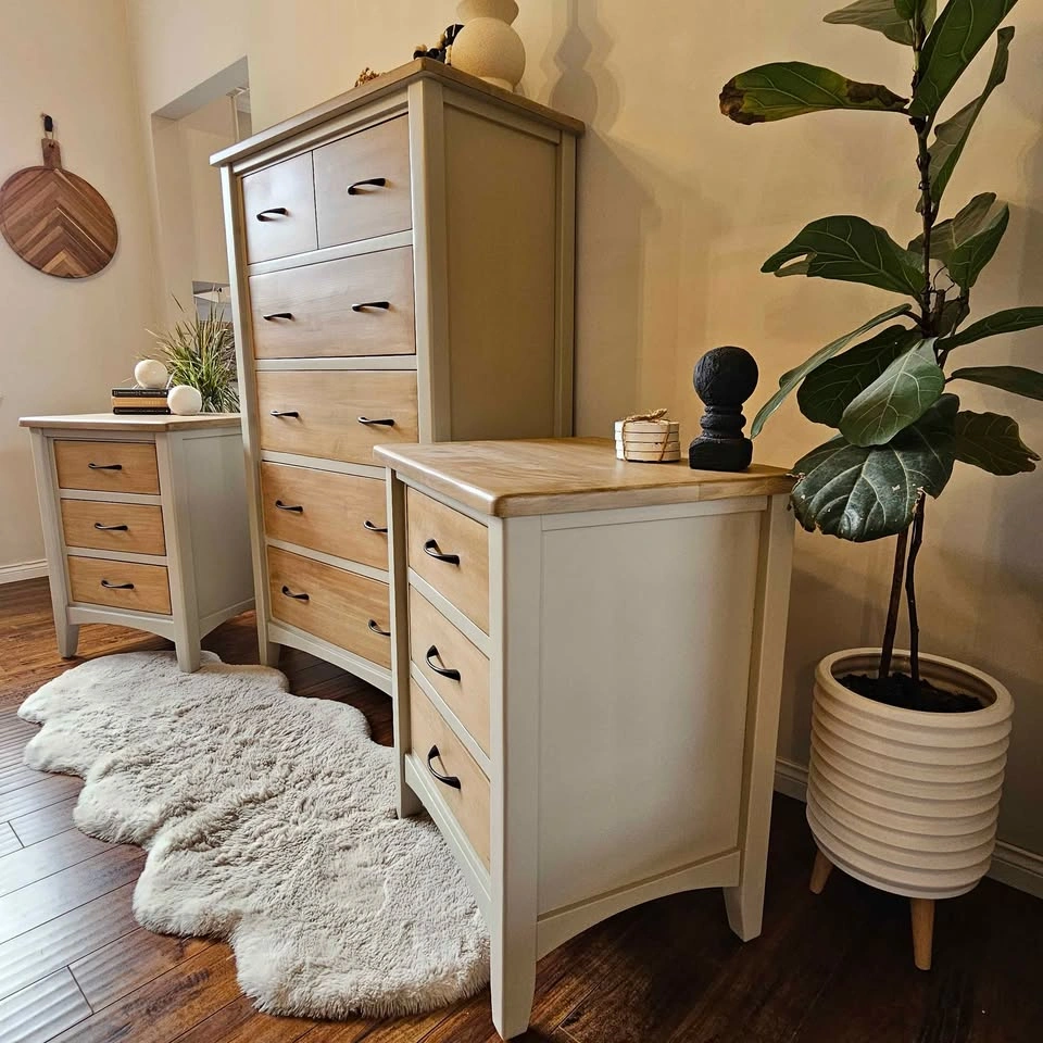 Refinished Solid Maple Bedroom set: Dresser and 2 Nightstands - photo 3