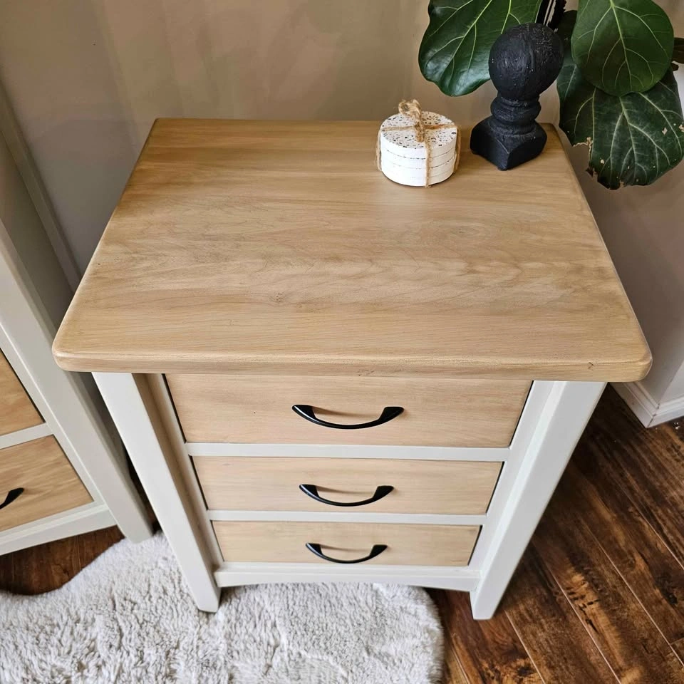 Refinished Solid Maple Bedroom set: Dresser and 2 Nightstands - photo 4