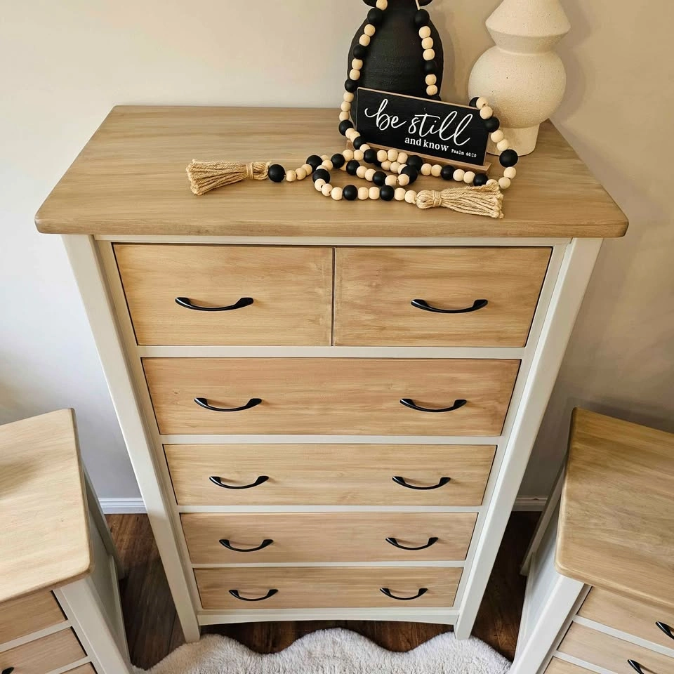 Refinished Solid Maple Bedroom set: Dresser and 2 Nightstands - photo 5