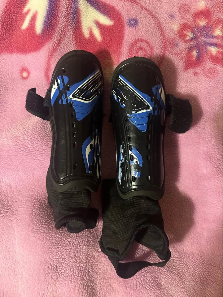 Matrix Pop Up Soccer Goal Shin Guards and Soccer Cleats - photo 2