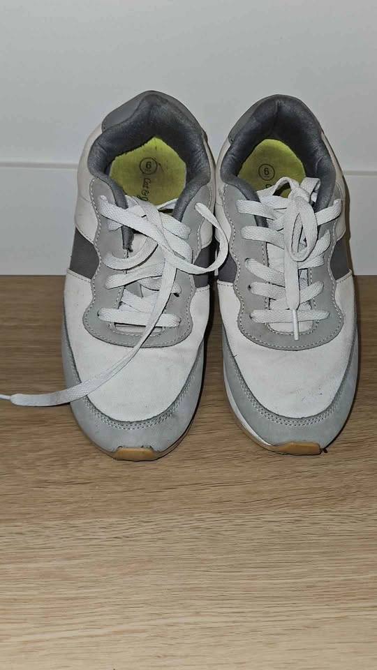 Buy 2 shoes, Get 1 table for free - photo 3