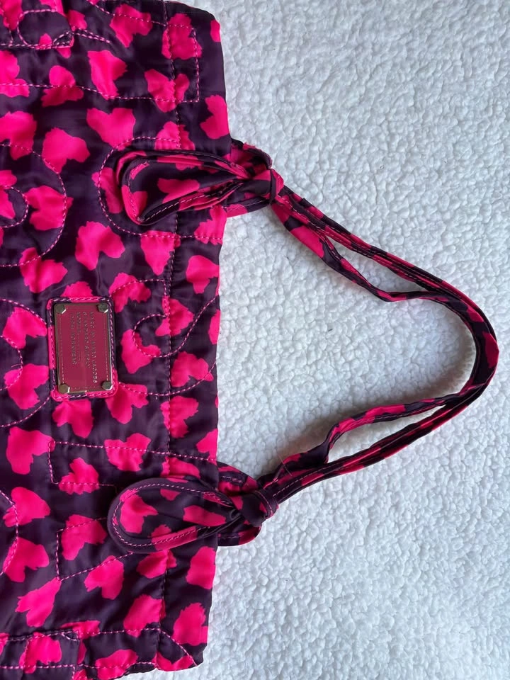 Marc Jacobs Large Pink/Purple Heart Quilted Nylon Tote Bag - photo 4
