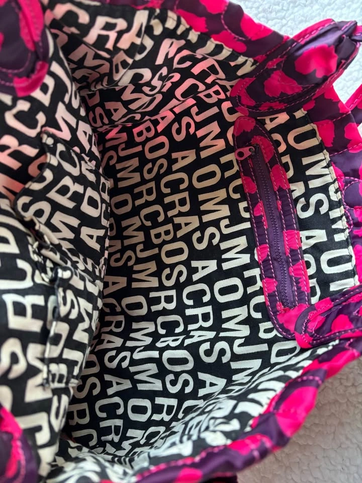 Marc Jacobs Large Pink/Purple Heart Quilted Nylon Tote Bag - photo 5